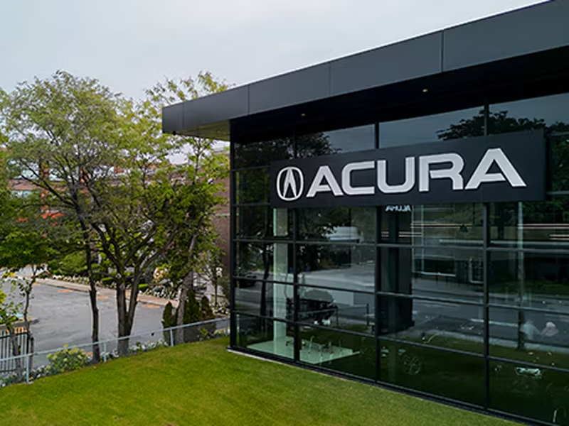 View of Acura Dealership | Vue d'une concessionnaire Acura