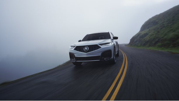 Side view of a red MDX in a bright, spacious warehouse / Vue latérale d’un MDX rouge dans un entrepôt spacieux et lumineux