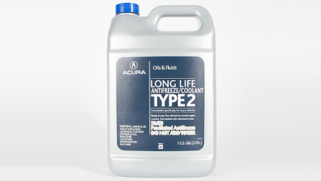 A studio shot of a genuine Acura long life antifreeze/coolant container. // Une photo en studio d'un contenant d'antigel / liquide de refroidissement longue durée Acura d’origine